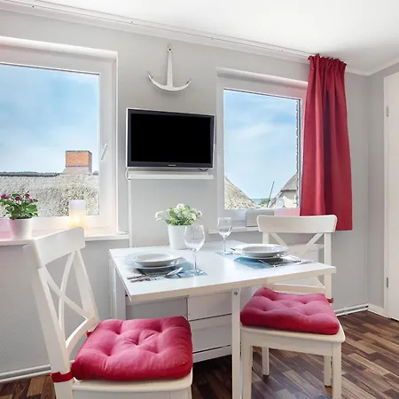 Kapitaensferienhaus Hiddenseeblick * Schaprode