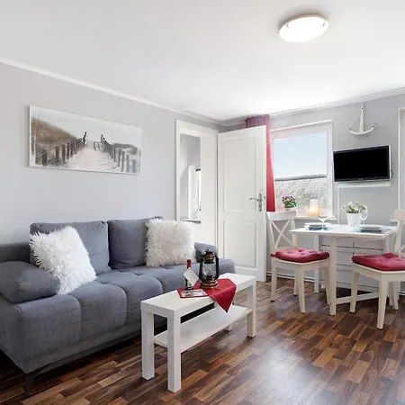 Kapitaensferienhaus Hiddenseeblick * Schaprode